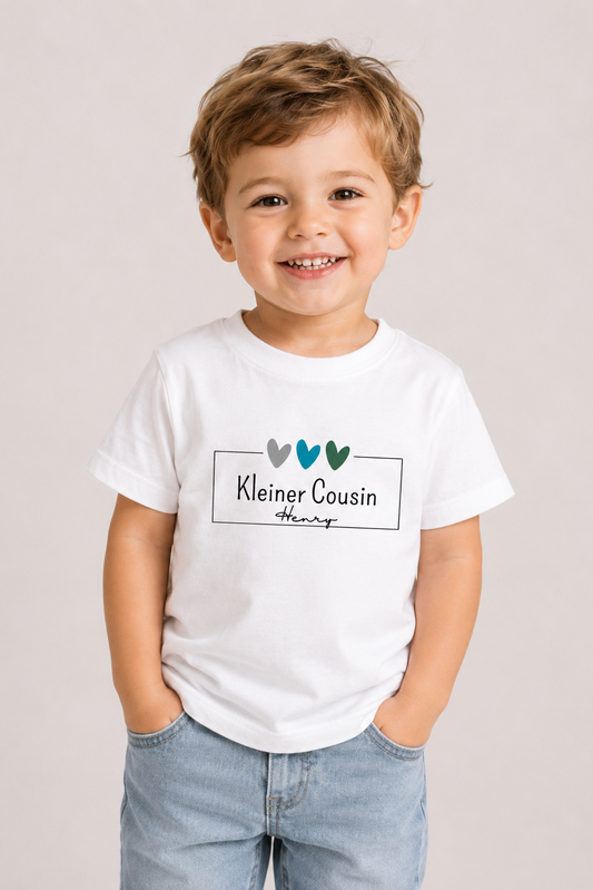 Kleiner Cousin -personalisierbar- Baby T-Shirt