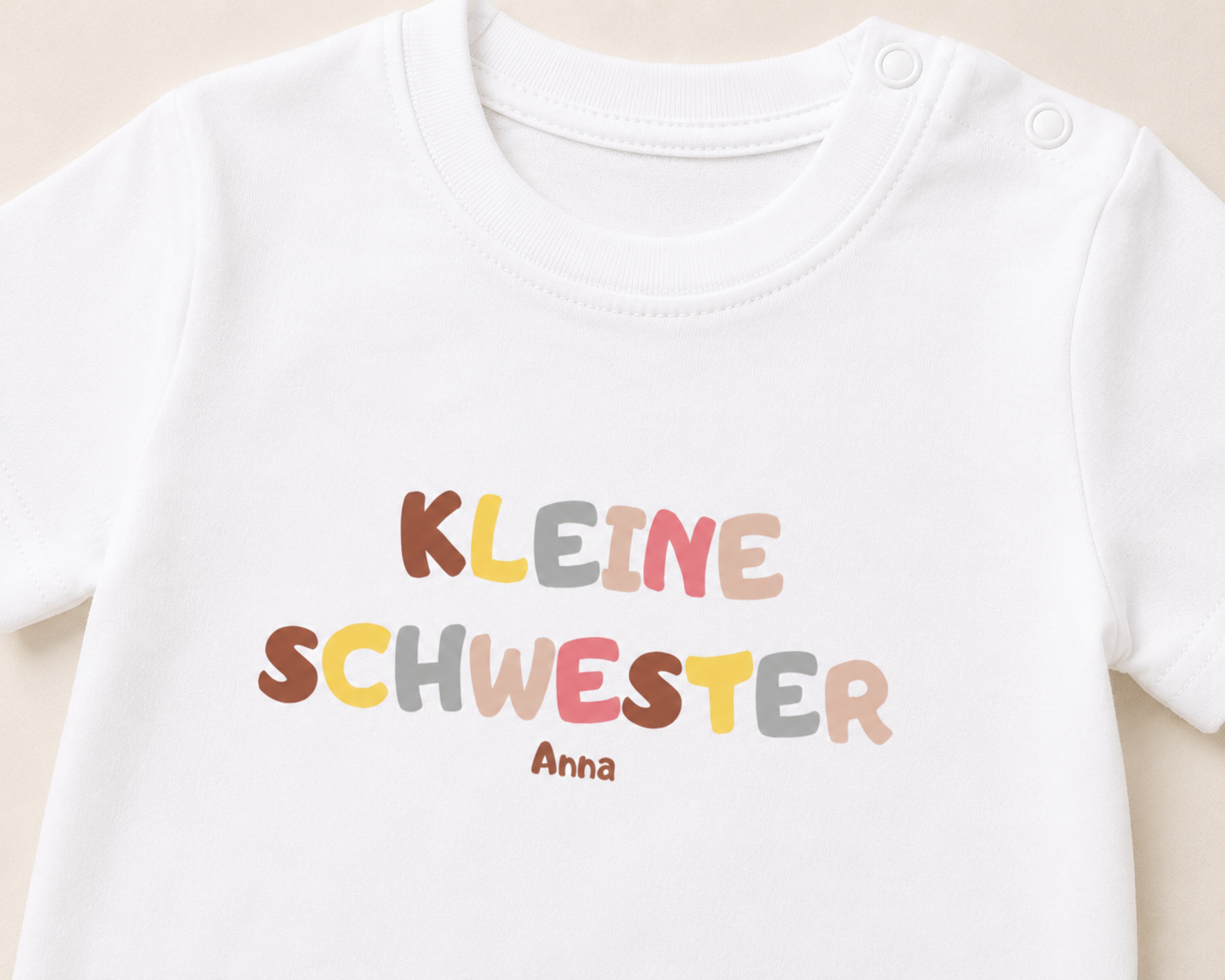 Kleine Schwester -personalisierbar- Baby T-Shirt