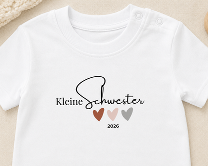 Kleine Schwester -personalisierbar- Baby T-Shirt