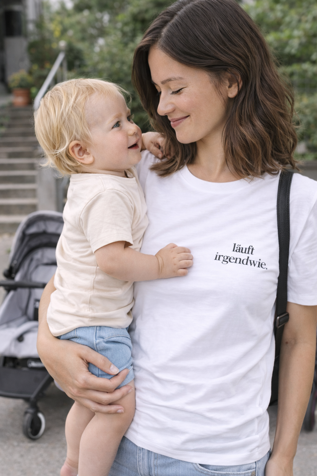 Läuft irgendwie. Ehrliches Mama Statement Shirt