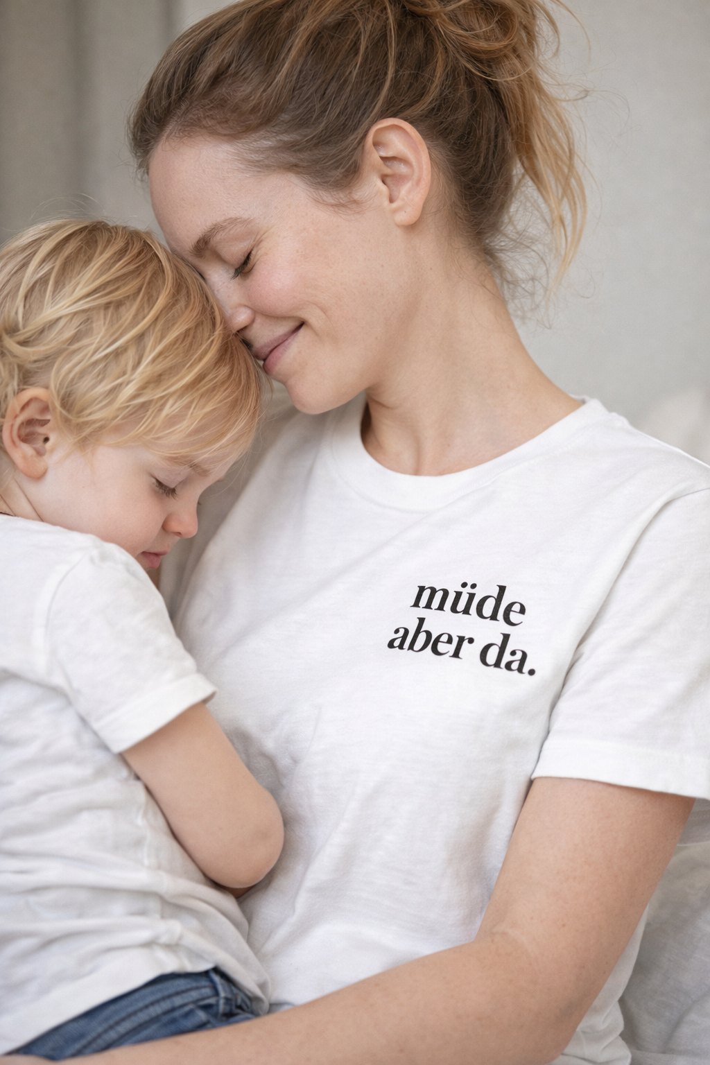 müde aber da. Ehrliches Mama Statement Shirt