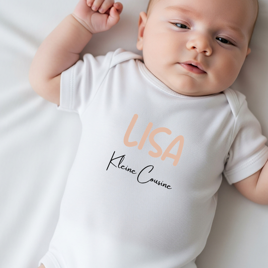 Kleine Cousine - personalisierbar- Baby Body