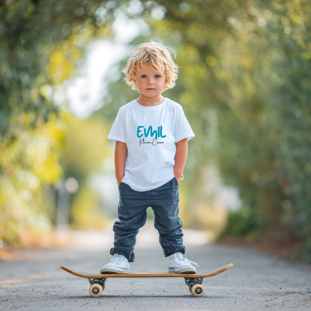 Kleiner Cousin -personalisierbar- Baby T-Shirt